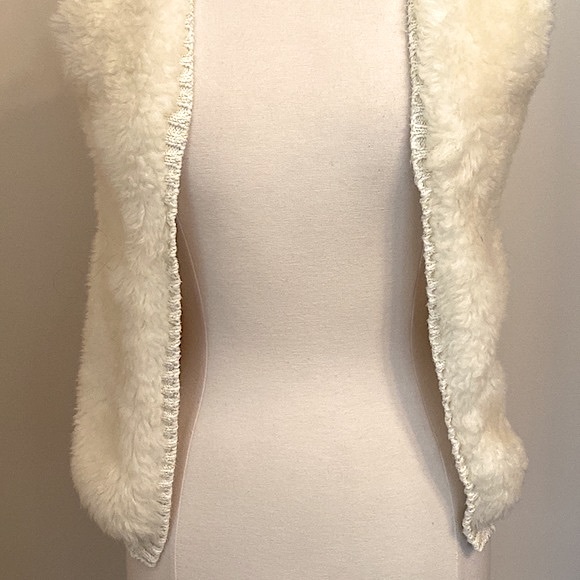 Max Studio Cream Faux Fur Ribbed Sweater Sleeveless Open Cardigan Size M - Picture 3 of 10